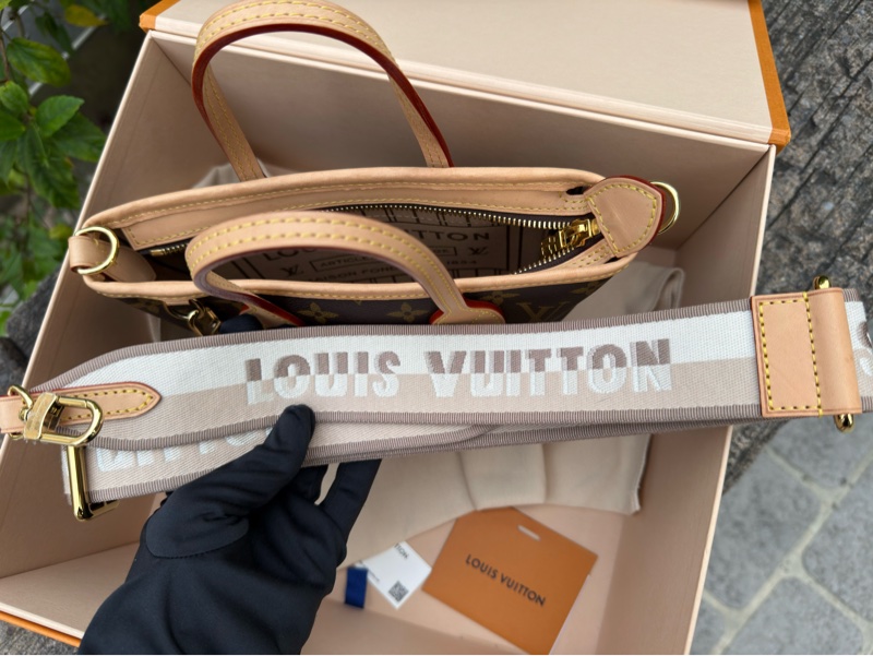 極新LV老花Neverfull BB側背手提包斜背包M46705-13