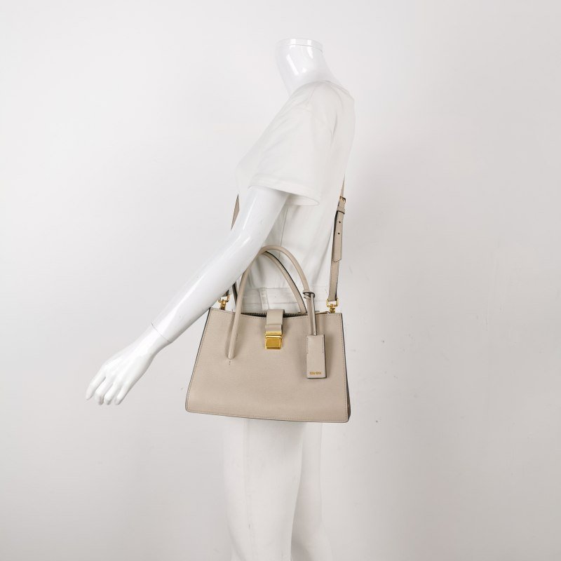 Miu Miu Madras羊皮純色金屬扣斜挎包單肩包-1