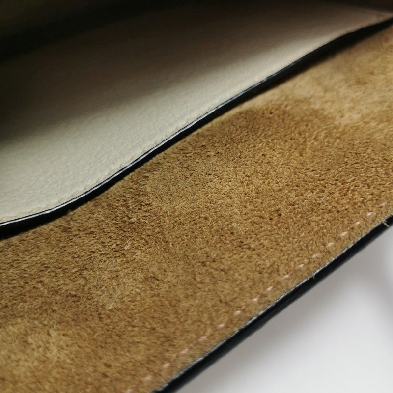 Miu Miu Madras羊皮純色金屬扣斜挎包單肩包-9