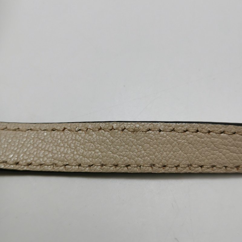 Miu Miu Madras羊皮純色金屬扣斜挎包單肩包-10