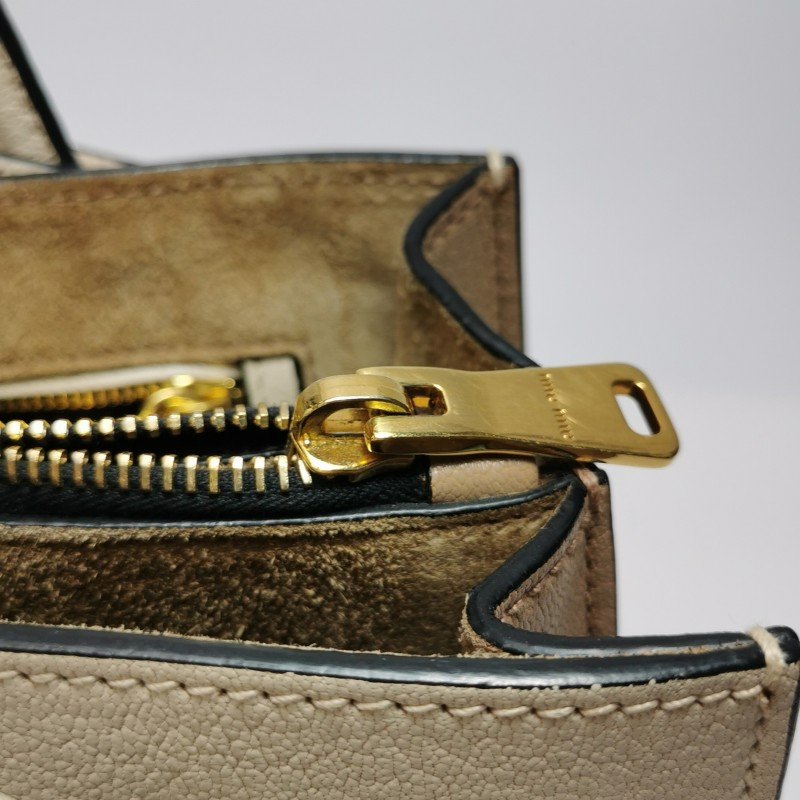 Miu Miu Madras羊皮純色金屬扣斜挎包單肩包-11