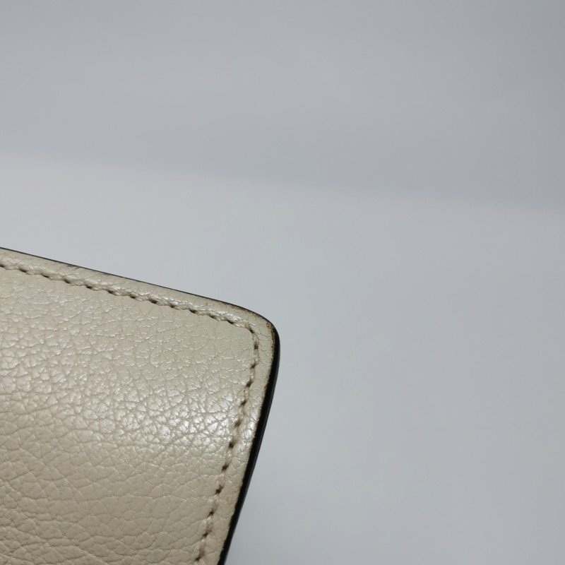 Miu Miu Madras羊皮純色金屬扣斜挎包單肩包-14