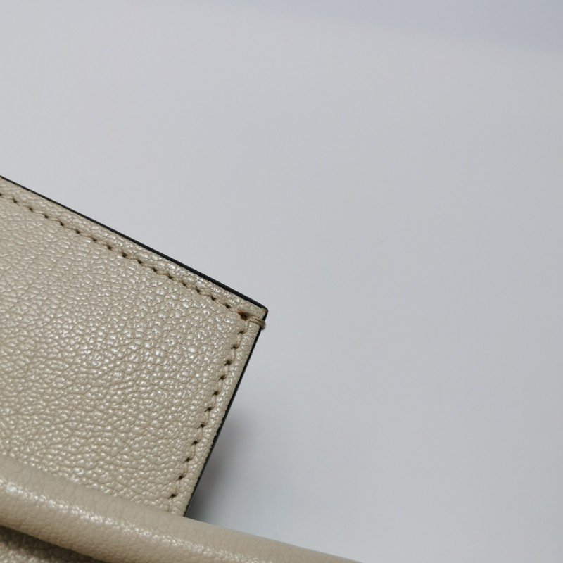 Miu Miu Madras羊皮純色金屬扣斜挎包單肩包-15