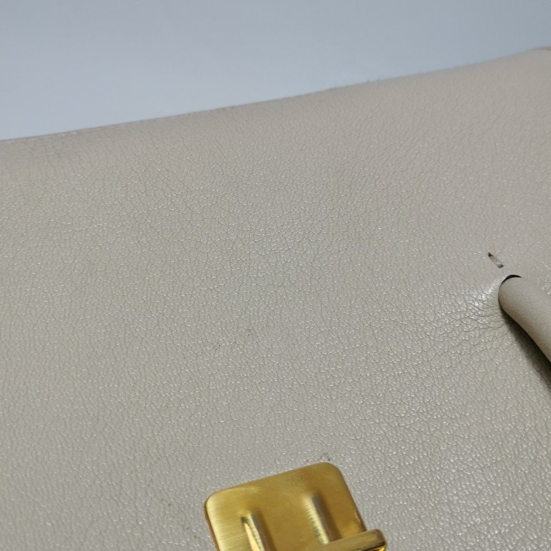 Miu Miu Madras羊皮純色金屬扣斜挎包單肩包-17