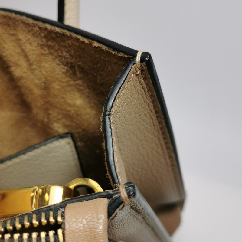 Miu Miu Madras羊皮純色金屬扣斜挎包單肩包-23