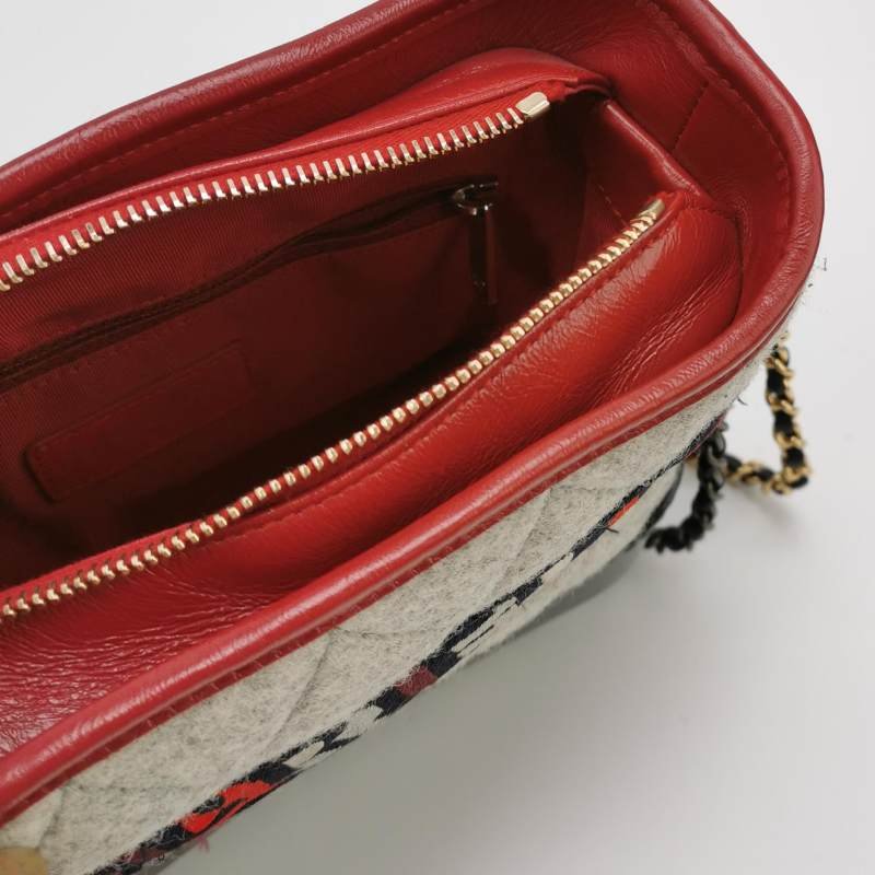 Chanel Gabrielle流浪包小號油蠟皮拼色菱格字母Logo雙鏈條設計單肩包-6