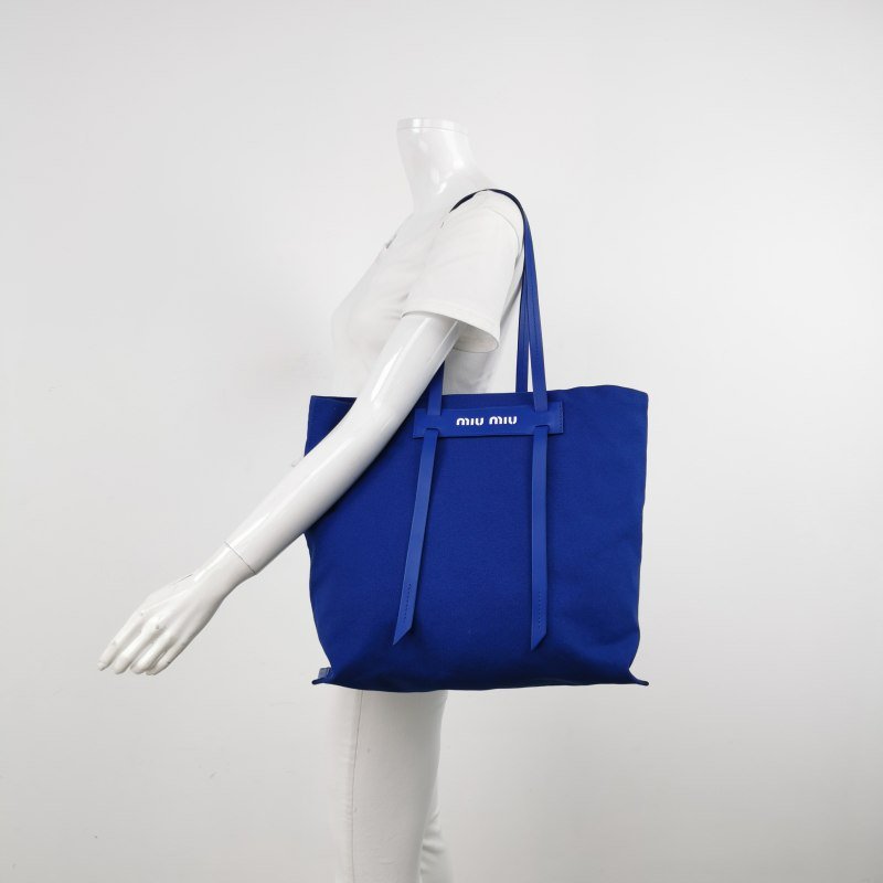 Miu Miu Grace Lux系列牛皮帆布純色字母Logo單肩包-1