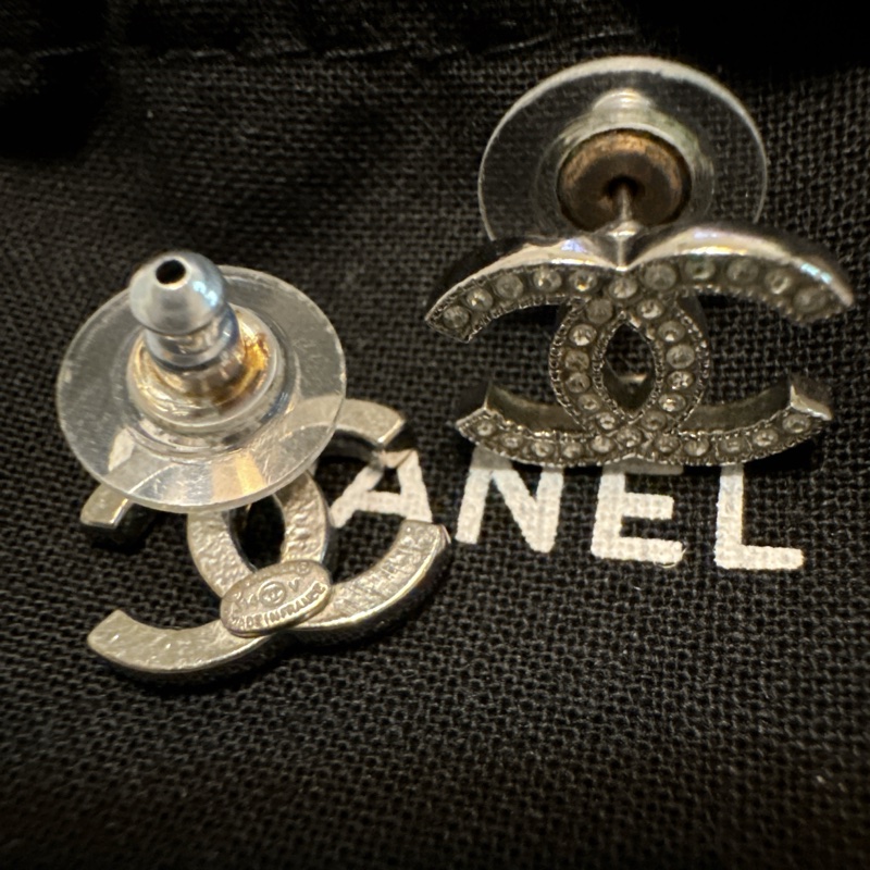 Chanel 經典雙C Logo鑲鑽耳環-9