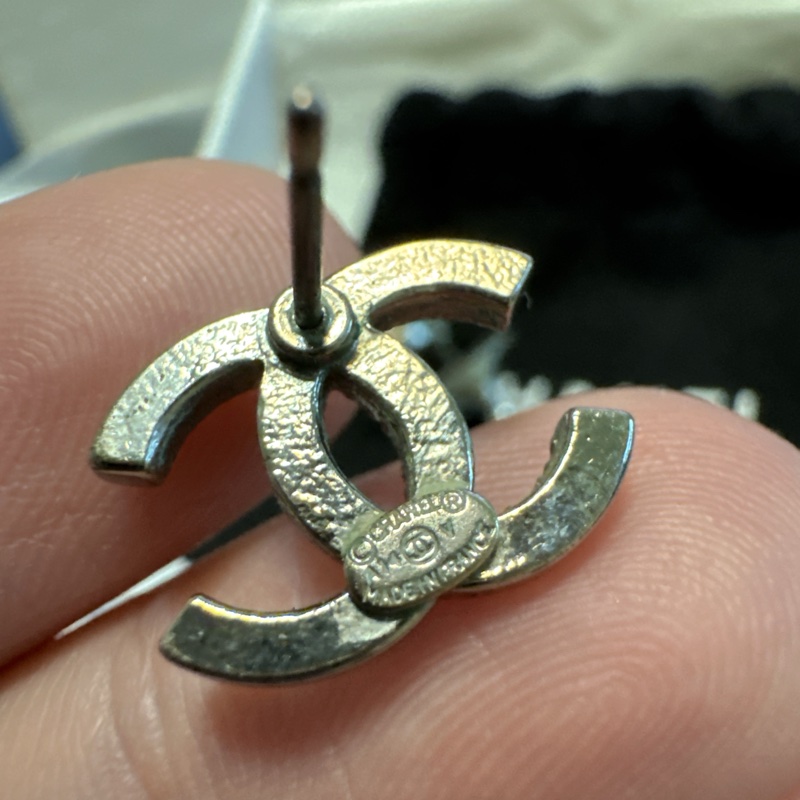 Chanel 經典雙C Logo鑲鑽耳環-14