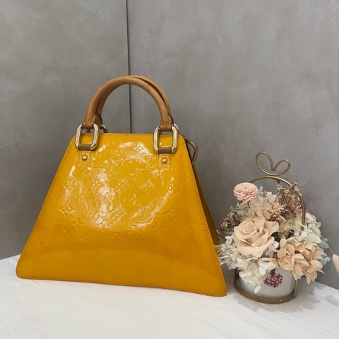 Lv 黃漆皮手提包