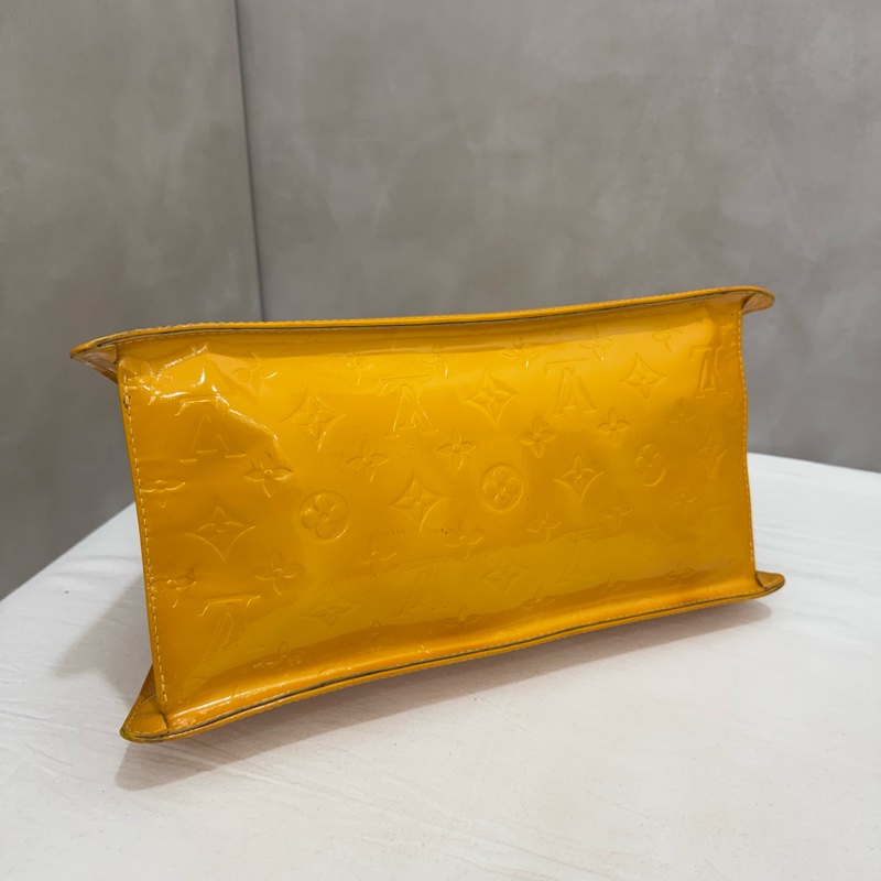 Lv 黃漆皮手提包-11