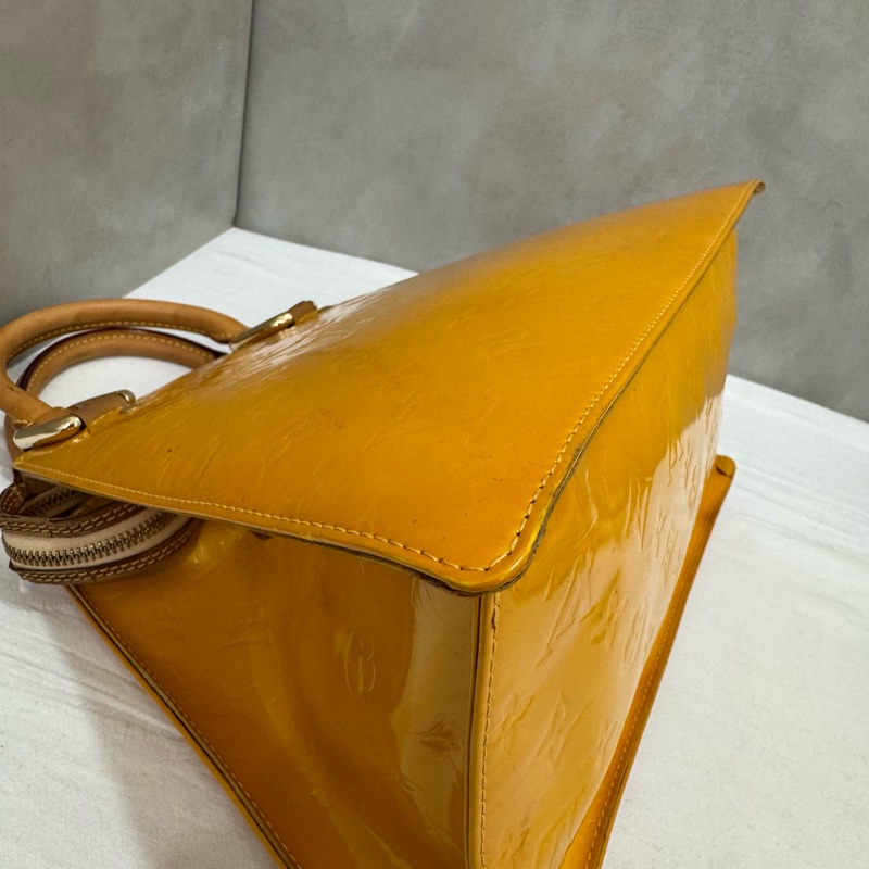 Lv 黃漆皮手提包-12