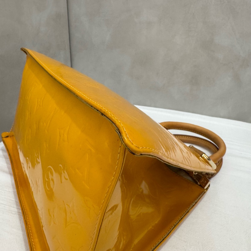 Lv 黃漆皮手提包-13