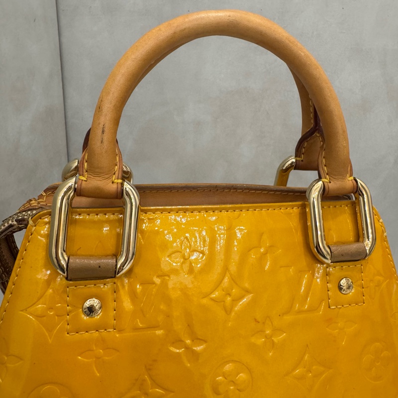 Lv 黃漆皮手提包-18