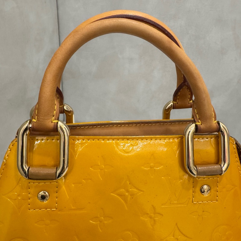Lv 黃漆皮手提包-19