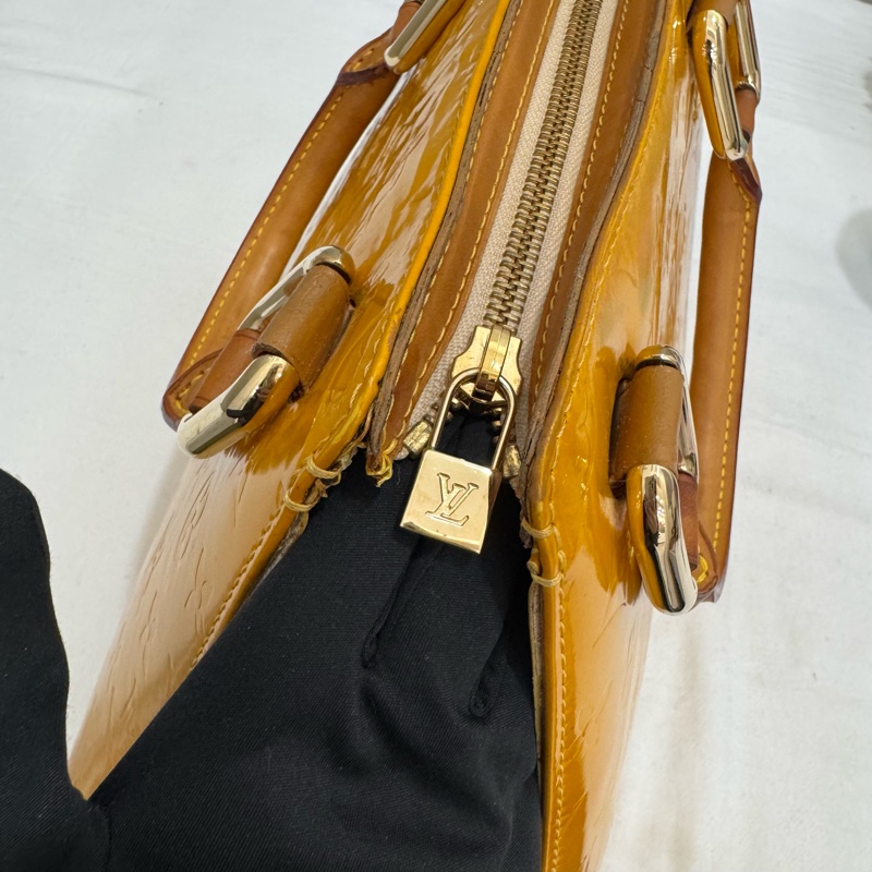 Lv 黃漆皮手提包-20