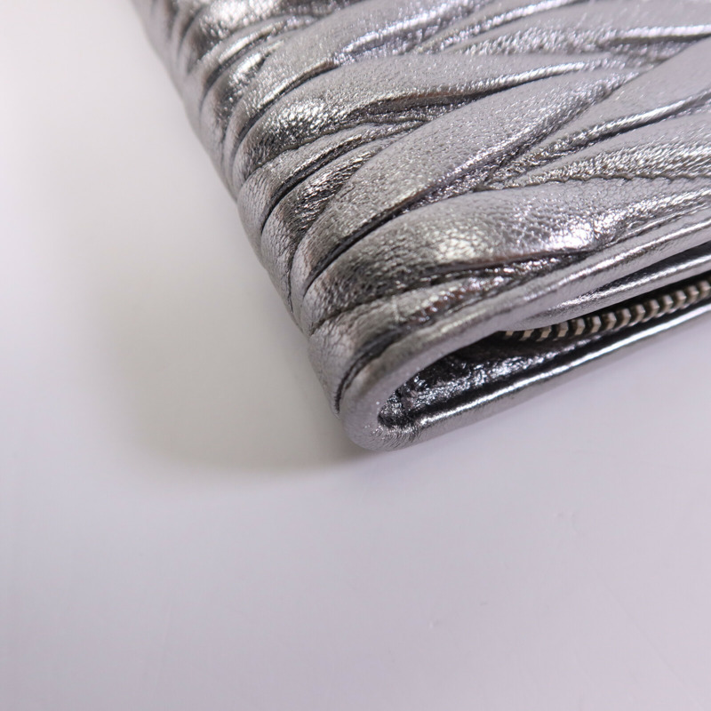 Miu Miu 羊皮皮革Long Wallet銀扣長錢包-10