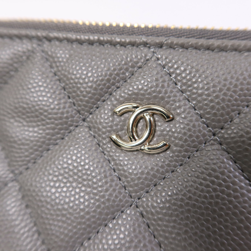 CHANEL 牛皮皮革Pouch金扣手拿包-7