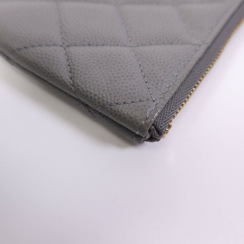 CHANEL 牛皮皮革Pouch金扣手拿包-11