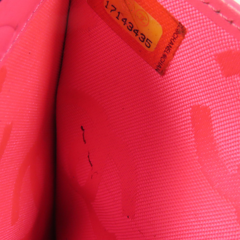 CHANEL 牛皮皮革Cambon銀扣錢包-15