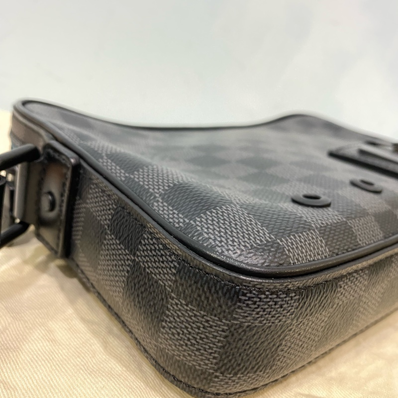 Louis Vuitton 黑棋盤格帆布拉鍊郵差包-14