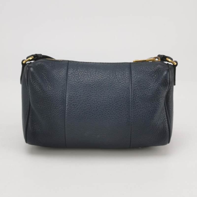 Prada牛皮純色字母Logo拉鏈斜挎包單肩包-4