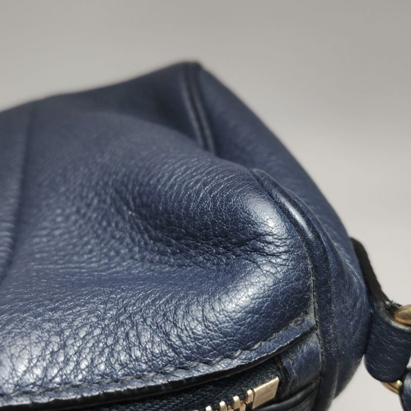 Prada牛皮純色字母Logo拉鏈斜挎包單肩包-15