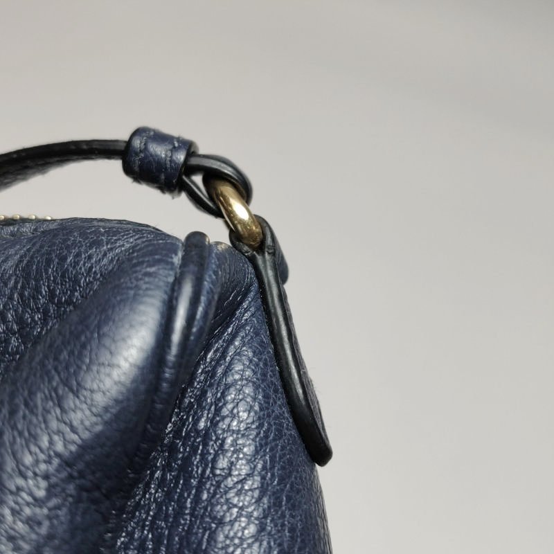 Prada牛皮純色字母Logo拉鏈斜挎包單肩包-19