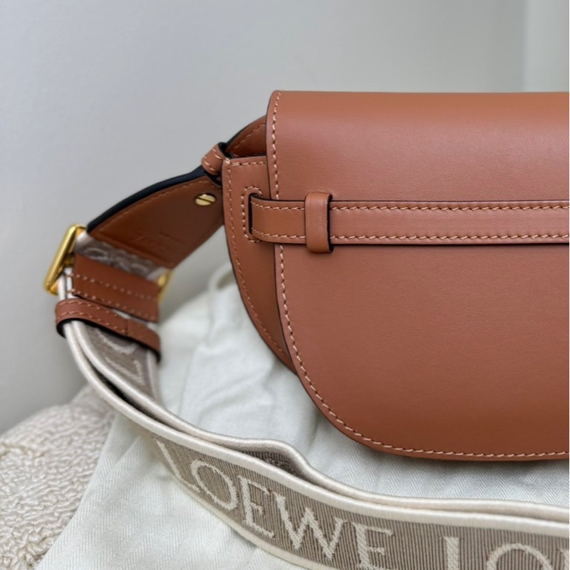 【99❤️】LOEWE  Gate mini焦糖色馬鞍包金扣 斜挎包-2