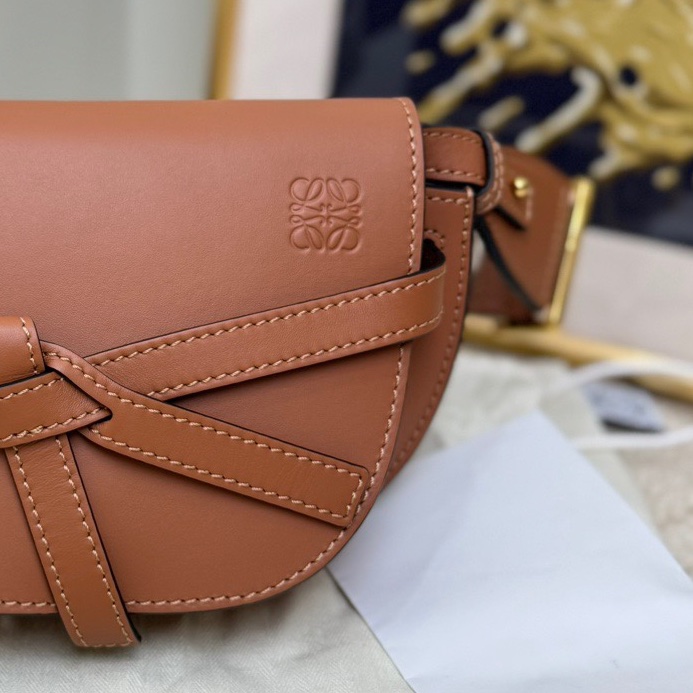 【99❤️】LOEWE  Gate mini焦糖色馬鞍包金扣 斜挎包-3
