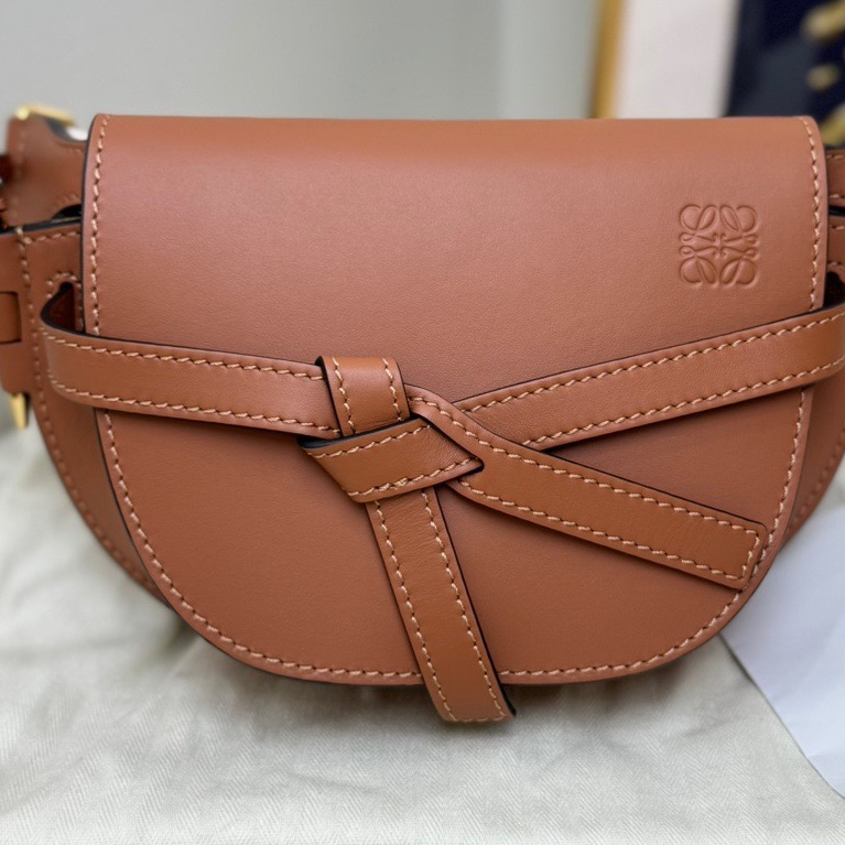 【99❤️】LOEWE  Gate mini焦糖色馬鞍包金扣 斜挎包-4