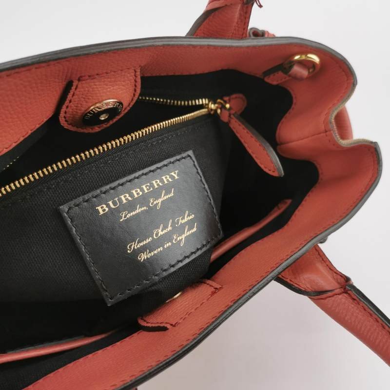 Burberry The Banner班納小號牛皮帆布純色雙搭扣字母logo斜挎包單肩包-7