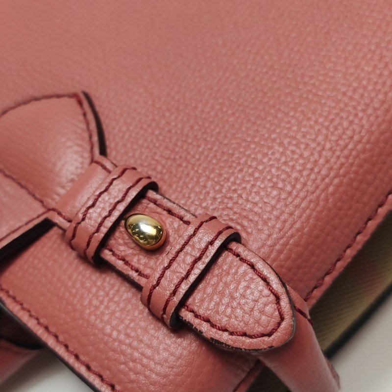 Burberry The Banner班納小號牛皮帆布純色雙搭扣字母logo斜挎包單肩包-12