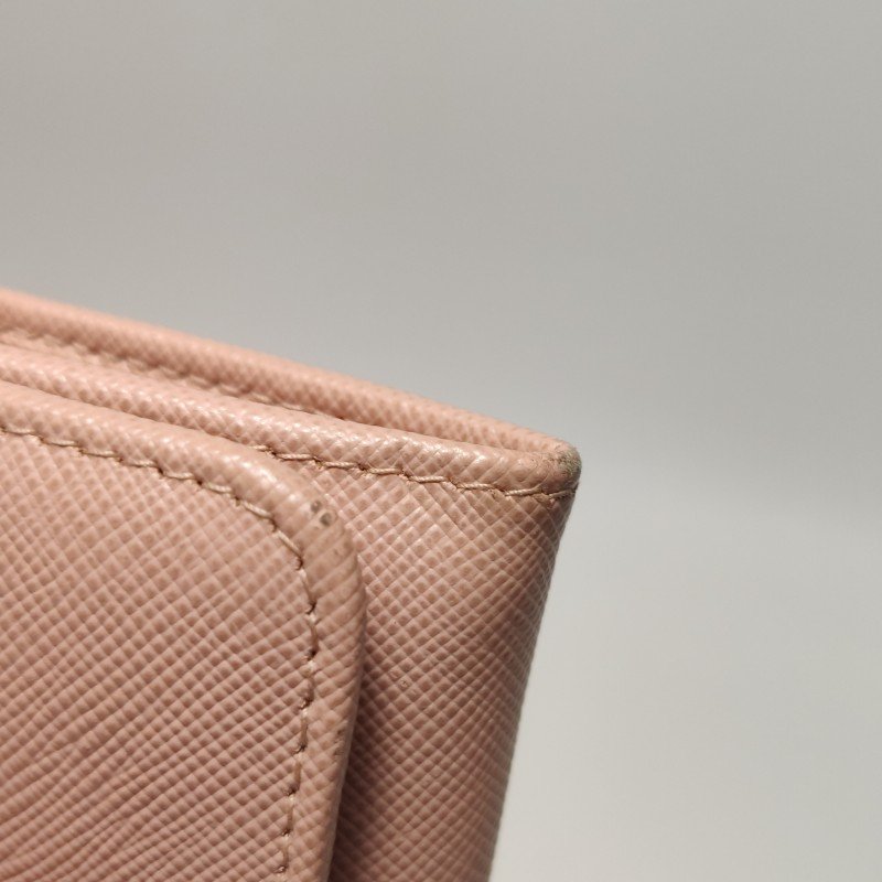 Prada牛皮純色字母Logo蝴蝶結錢包-16