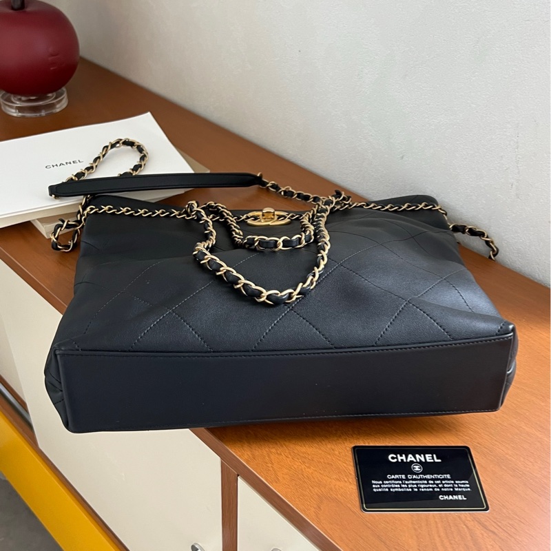 chanel黑金滾邊嬉皮托特包-2