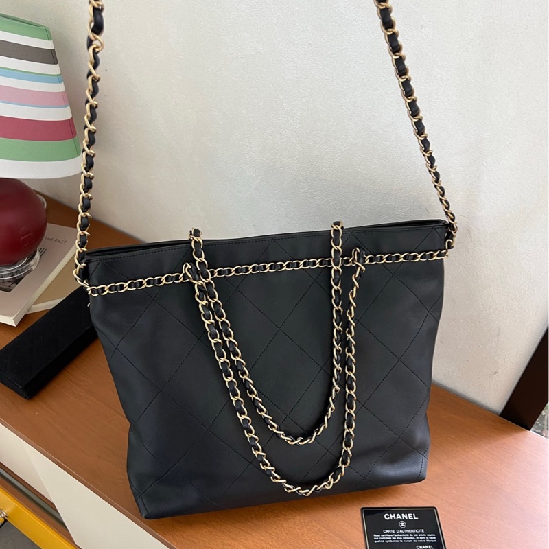 chanel黑金滾邊嬉皮托特包-3