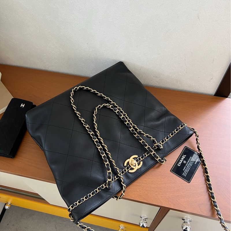 chanel黑金滾邊嬉皮托特包-4