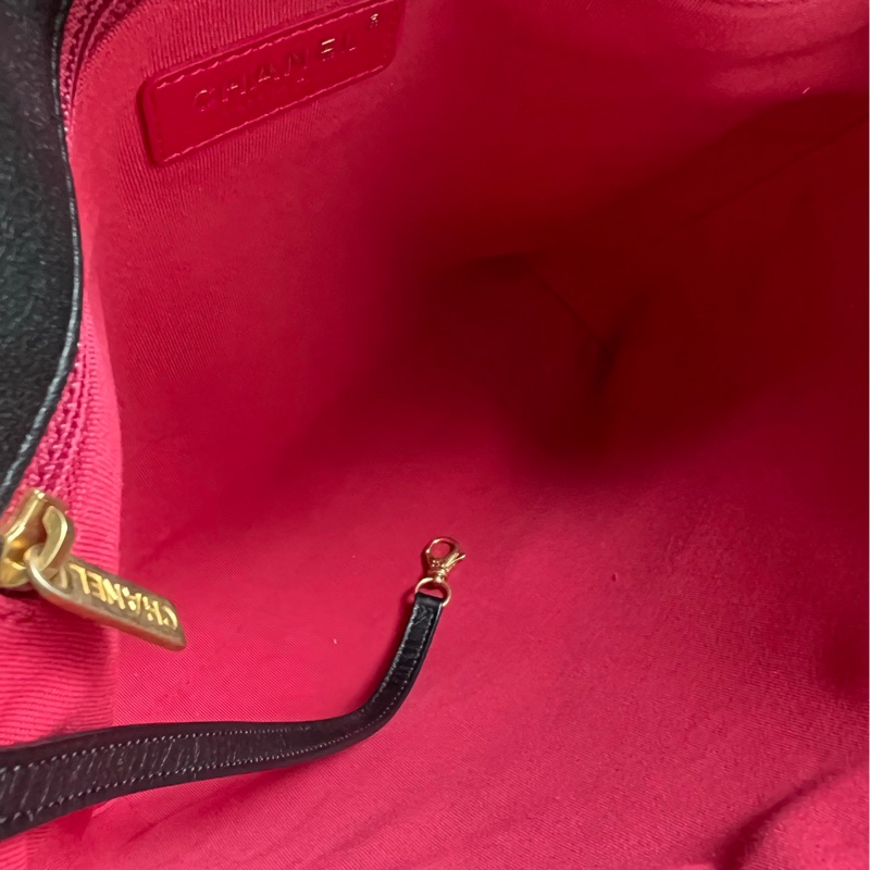 chanel黑金滾邊嬉皮托特包-8