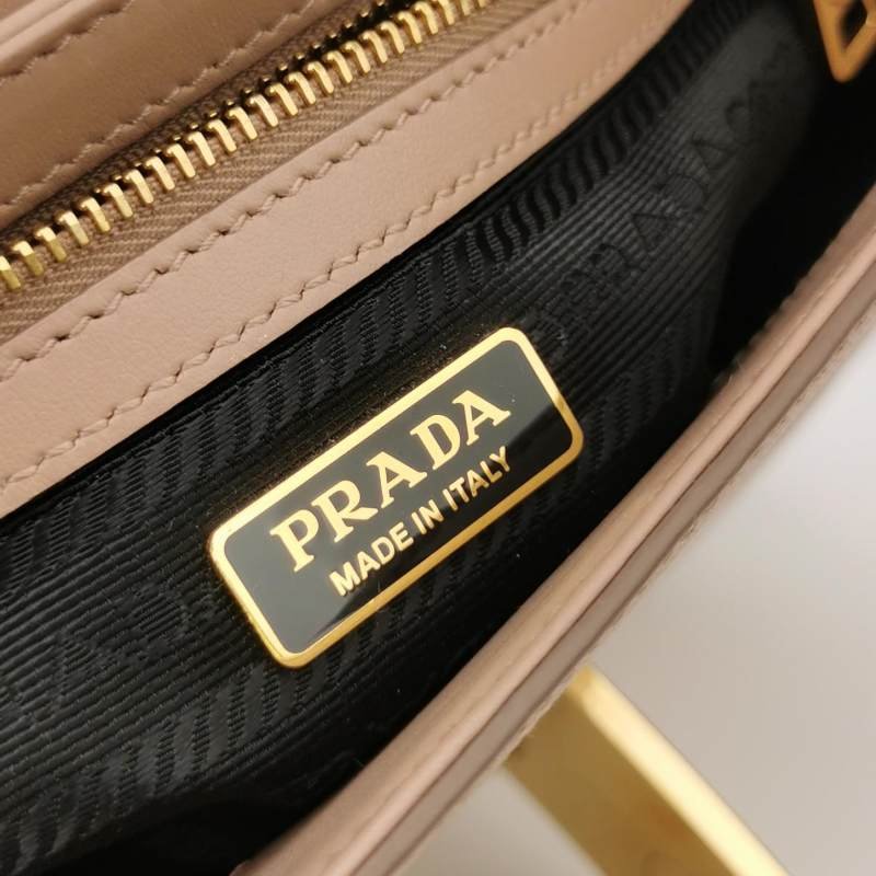 Prada Embleme牛皮純色字母Logo徽標單肩包-7
