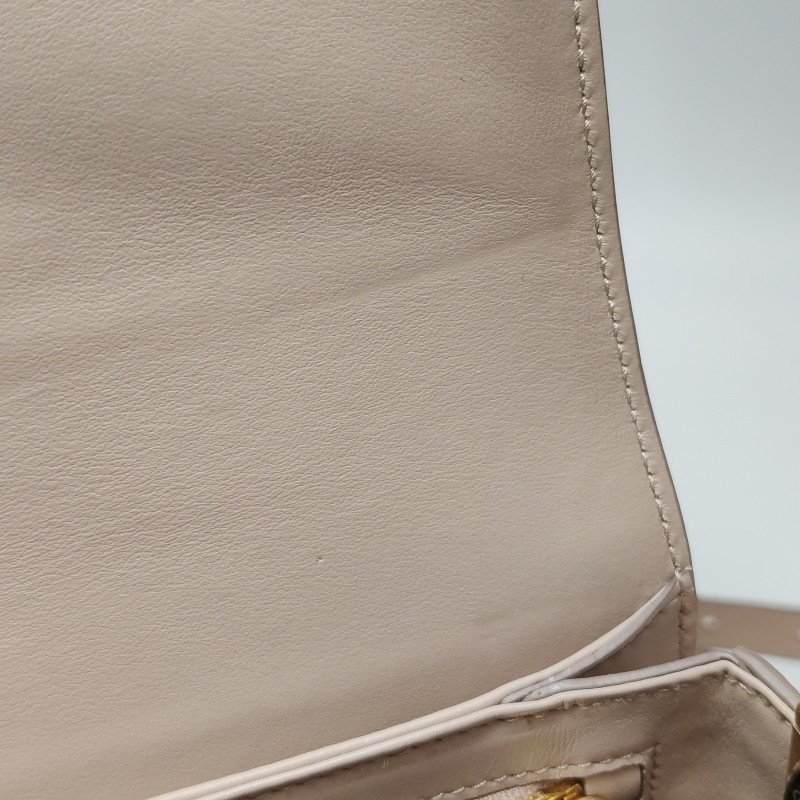 Prada Embleme牛皮純色字母Logo徽標單肩包-11