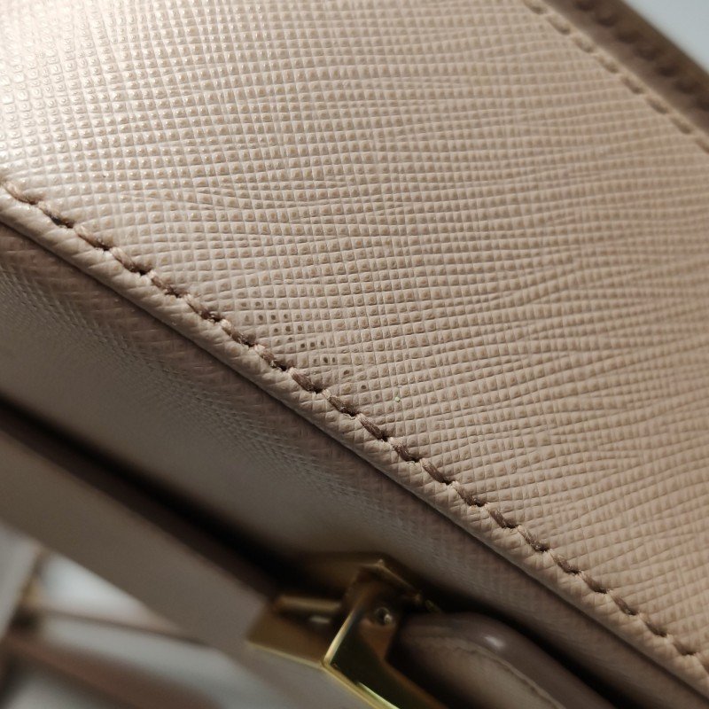 Prada Embleme牛皮純色字母Logo徽標單肩包-13