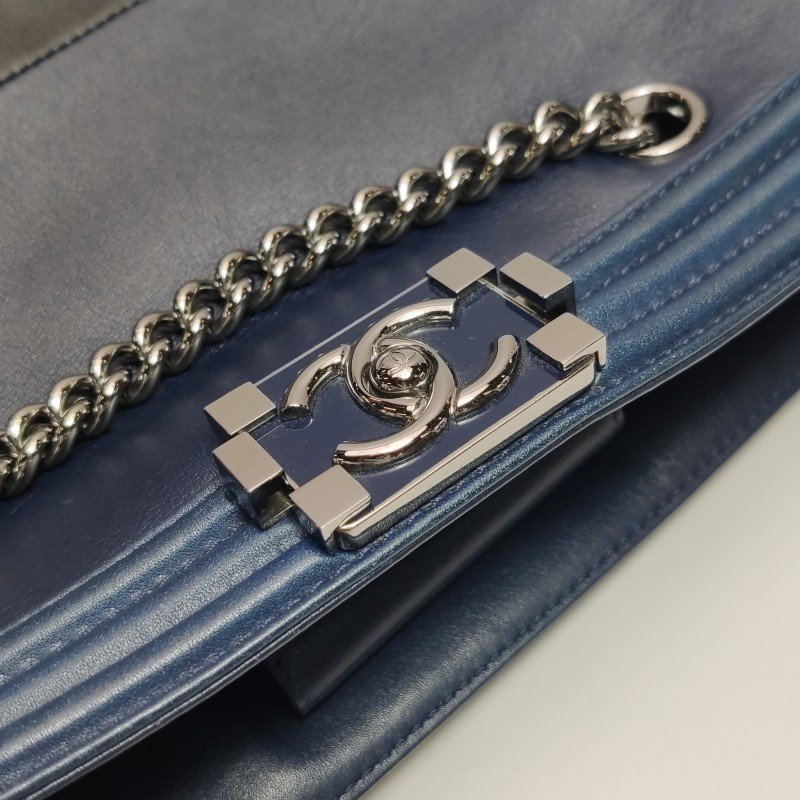 Chanel BoyBag牛皮拼色方形雙C鎖扣單肩包-12