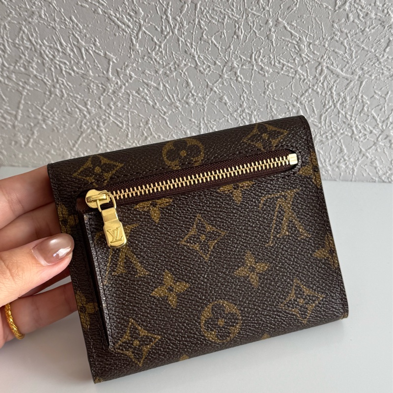 LV花紋金釦烏瑪舒曼三折短夾-6