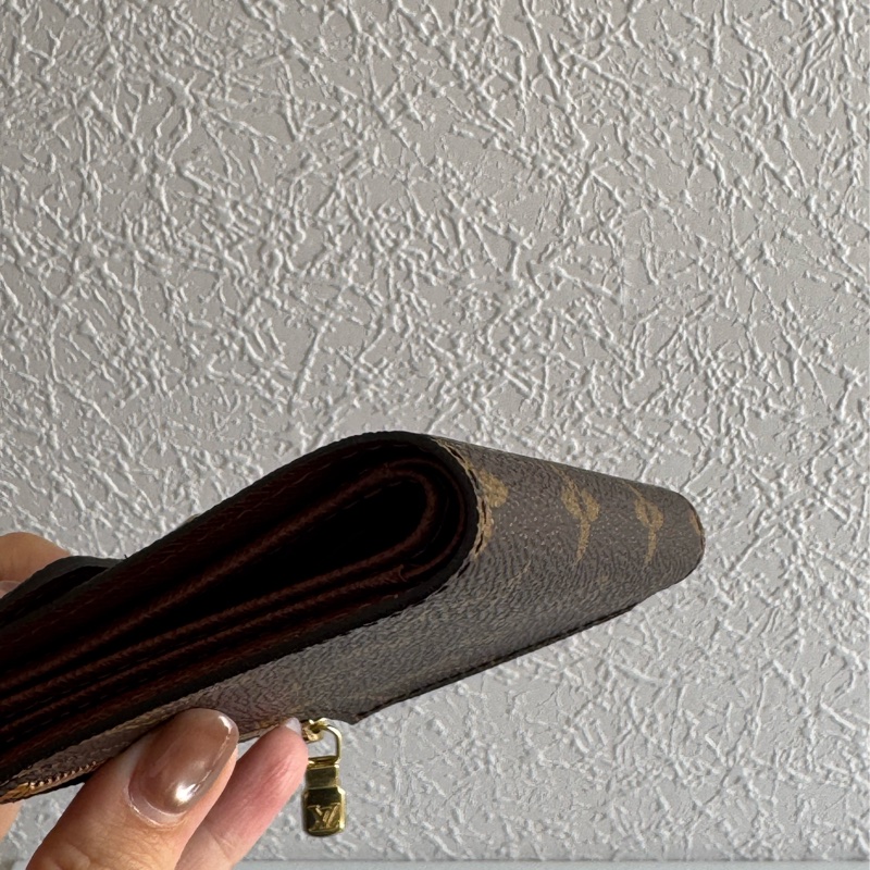 LV花紋金釦烏瑪舒曼三折短夾-7