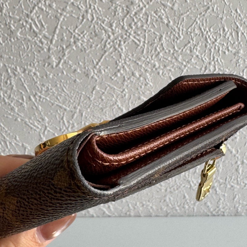 LV花紋金釦烏瑪舒曼三折短夾-9
