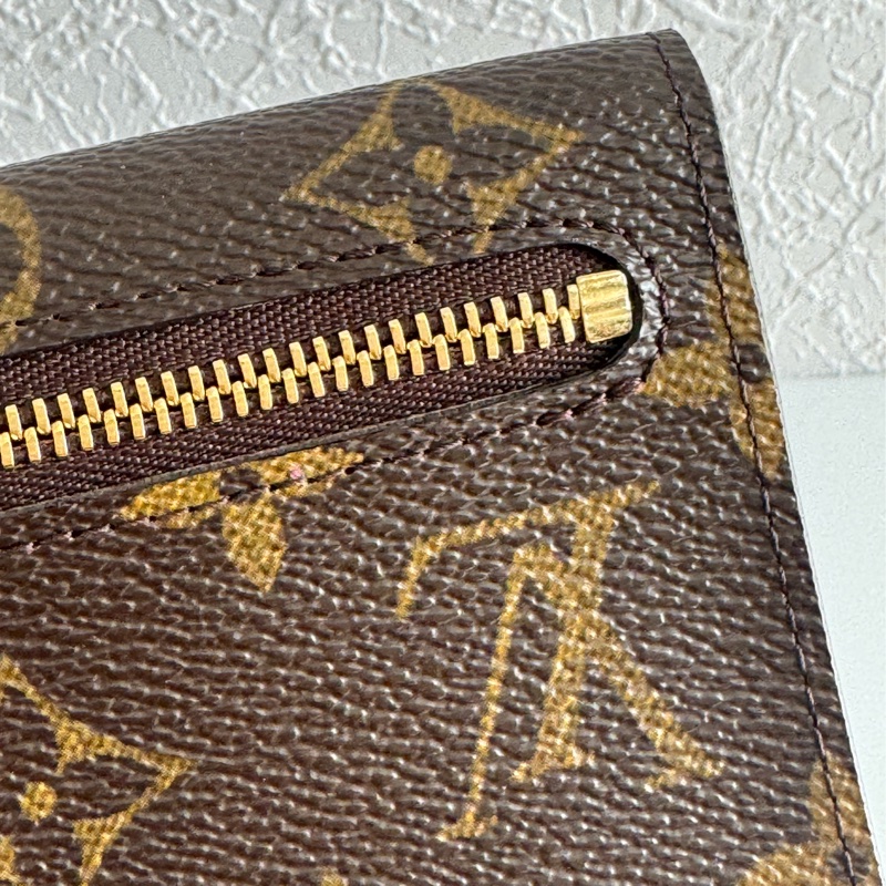 LV花紋金釦烏瑪舒曼三折短夾-12