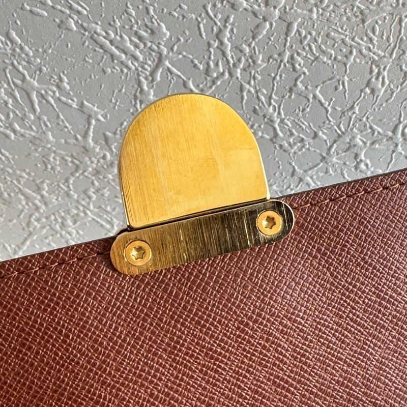 LV花紋金釦烏瑪舒曼三折短夾-19