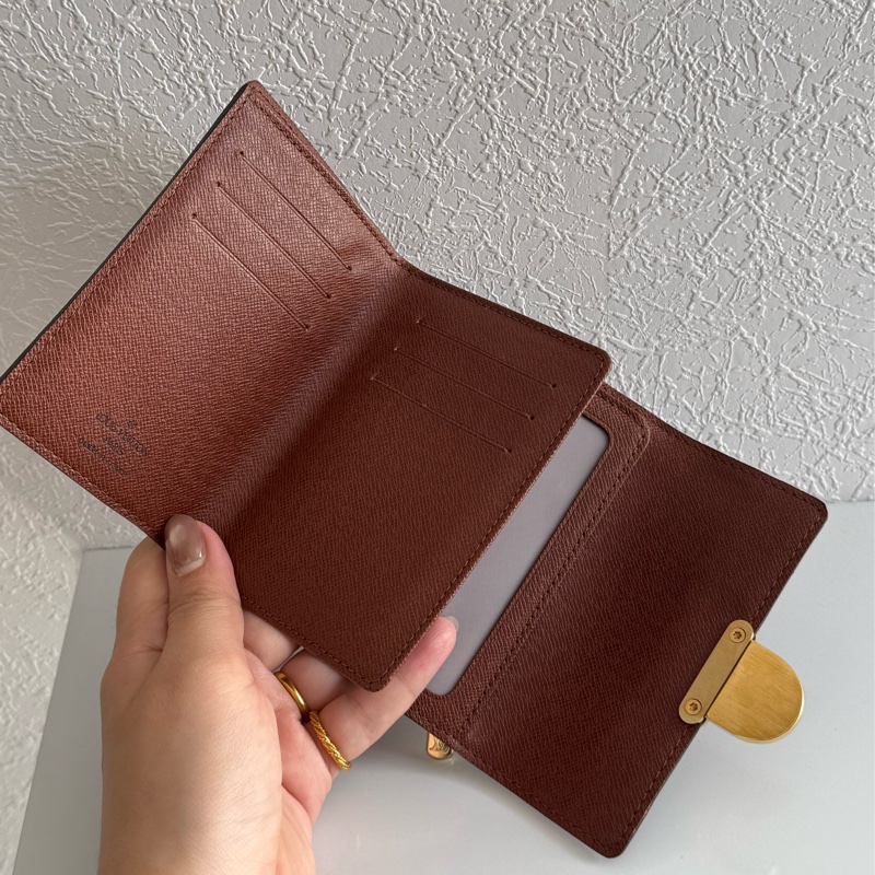 LV花紋金釦烏瑪舒曼三折短夾-20