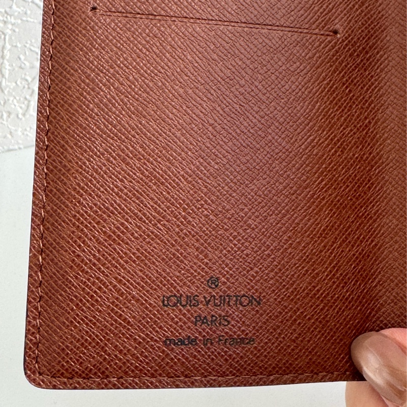 LV花紋金釦烏瑪舒曼三折短夾-23