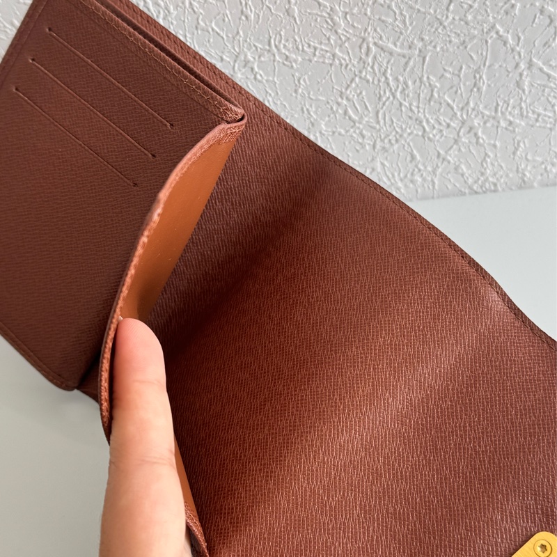 LV花紋金釦烏瑪舒曼三折短夾-28